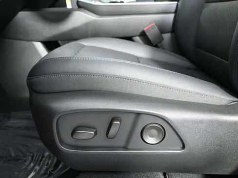 New 2026 Chevrolet Equinox LT w/ Convenience Package II AWD/4WD image 21