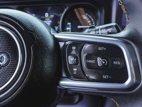 Used 2024 Jeep Wrangler Unlimited Sahara image 24