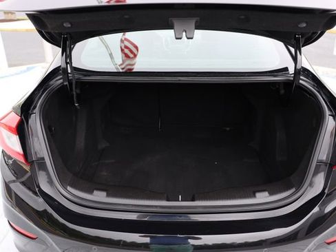 Used 2019 Chevrolet Cruze LT w/ Sun And Sound Package FWD image 9