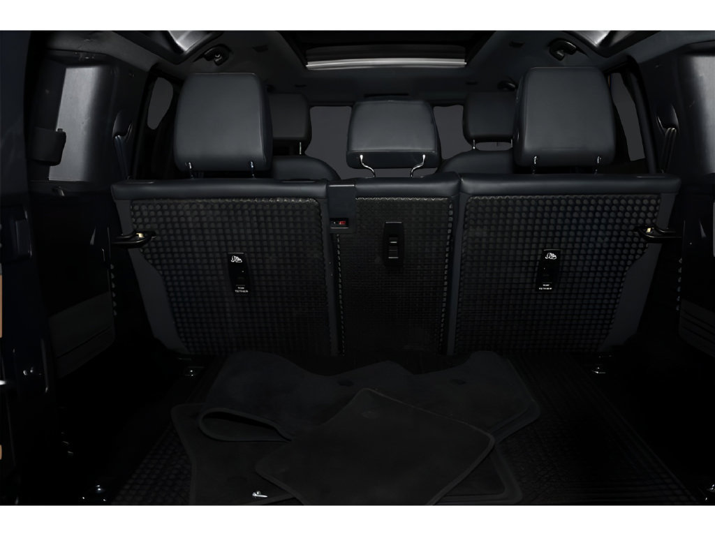 Used 2023 Land Rover Defender 110 X-Dynamic SE AWD/4WD image 23