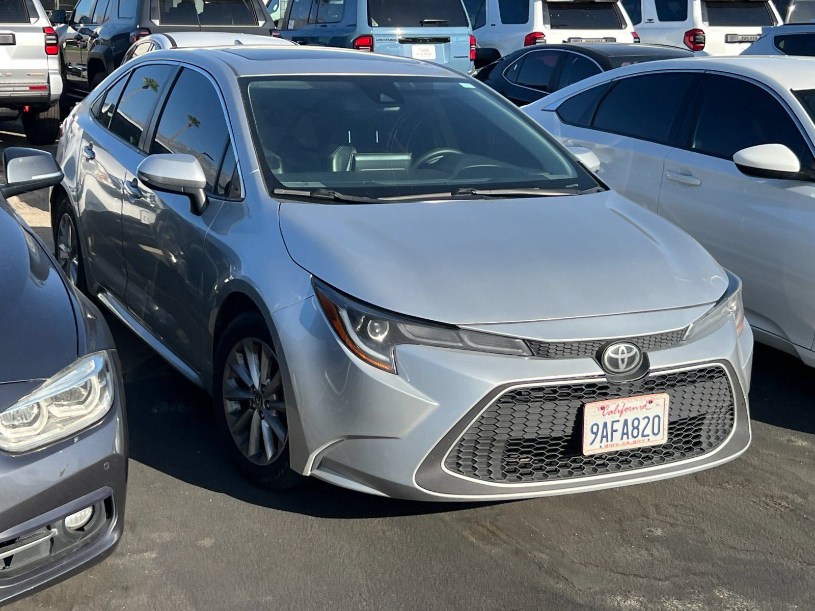 Used 2022 Toyota Corolla XLE FWD image 2