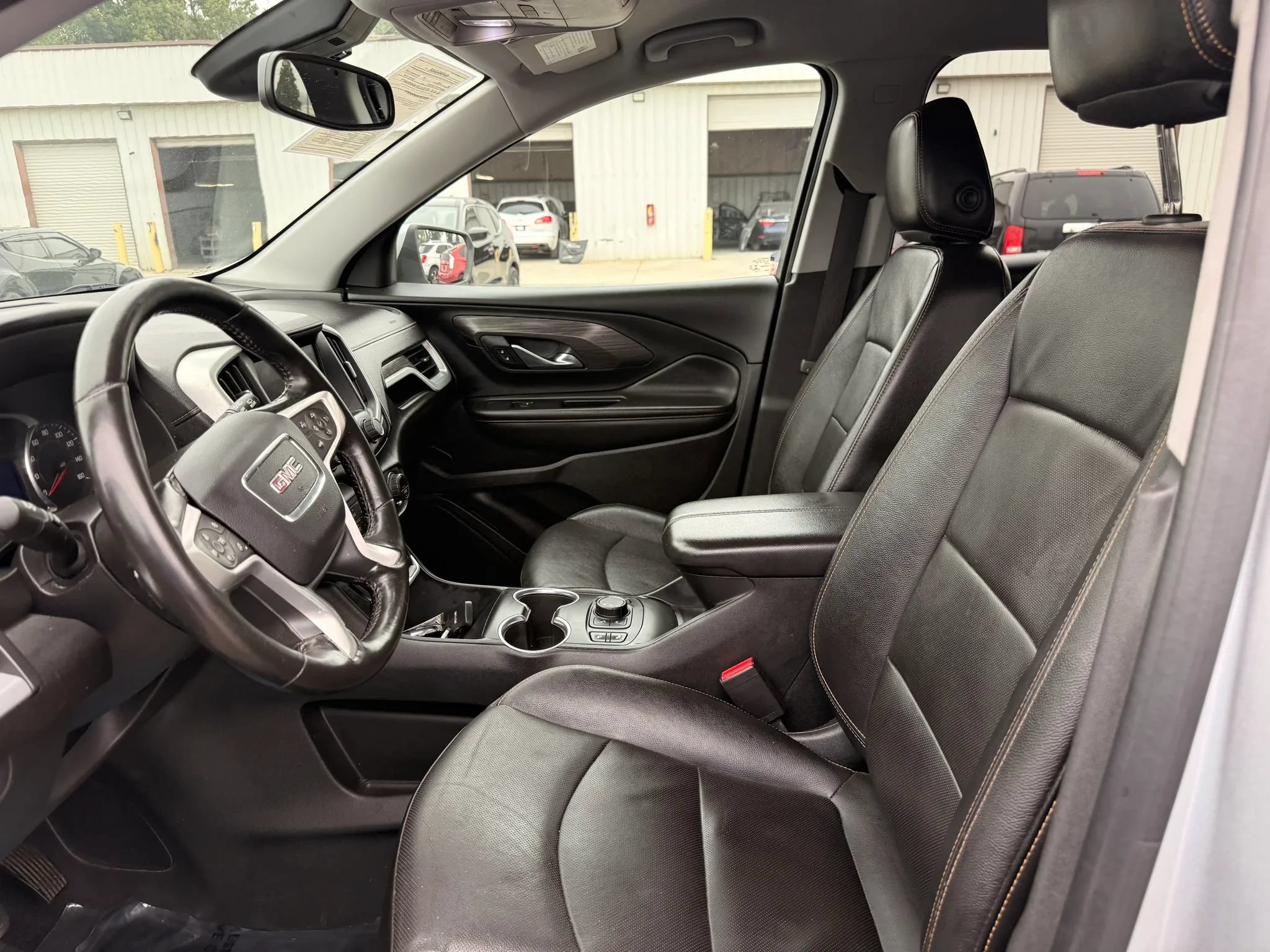 Used 2020 GMC Terrain SLT w/ Preferred Package FWD image 2