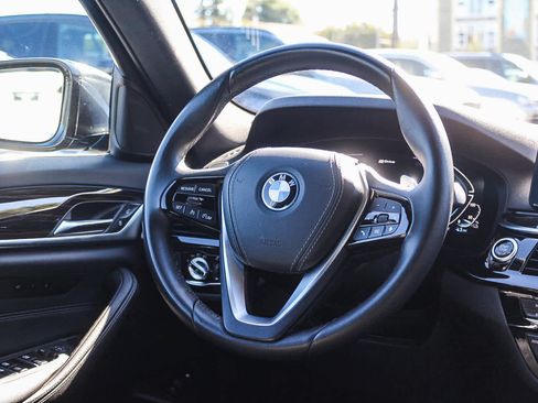 Certified 2023 BMW 530e w/ Convenience Package image 15