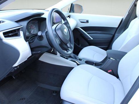 Used 2024 Toyota Corolla Cross L image 8