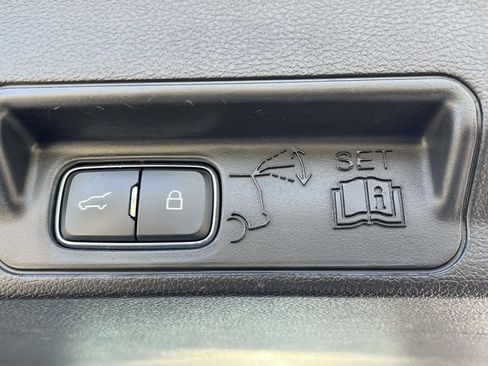 Certified 2022 Ford Explorer Limited RWD image 11