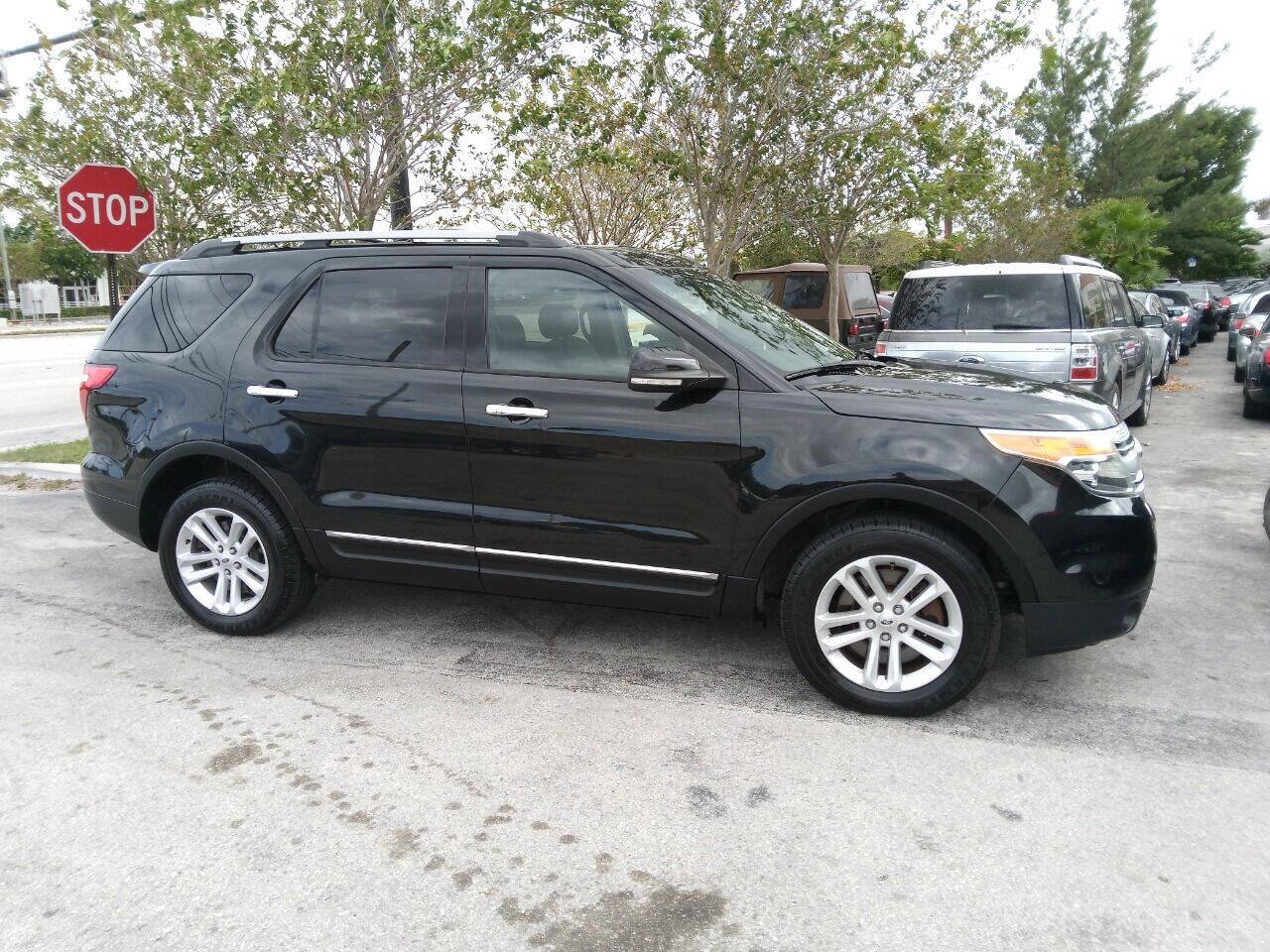 Used 2015 Ford Explorer XLT w/ Equipment Group 201A AWD/4WD image 2