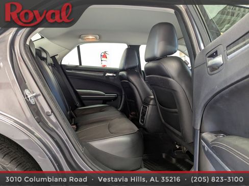 Used 2018 Chrysler 300 Limited image 10