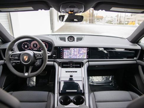 Certified 2024 Porsche Panamera 4 image 22