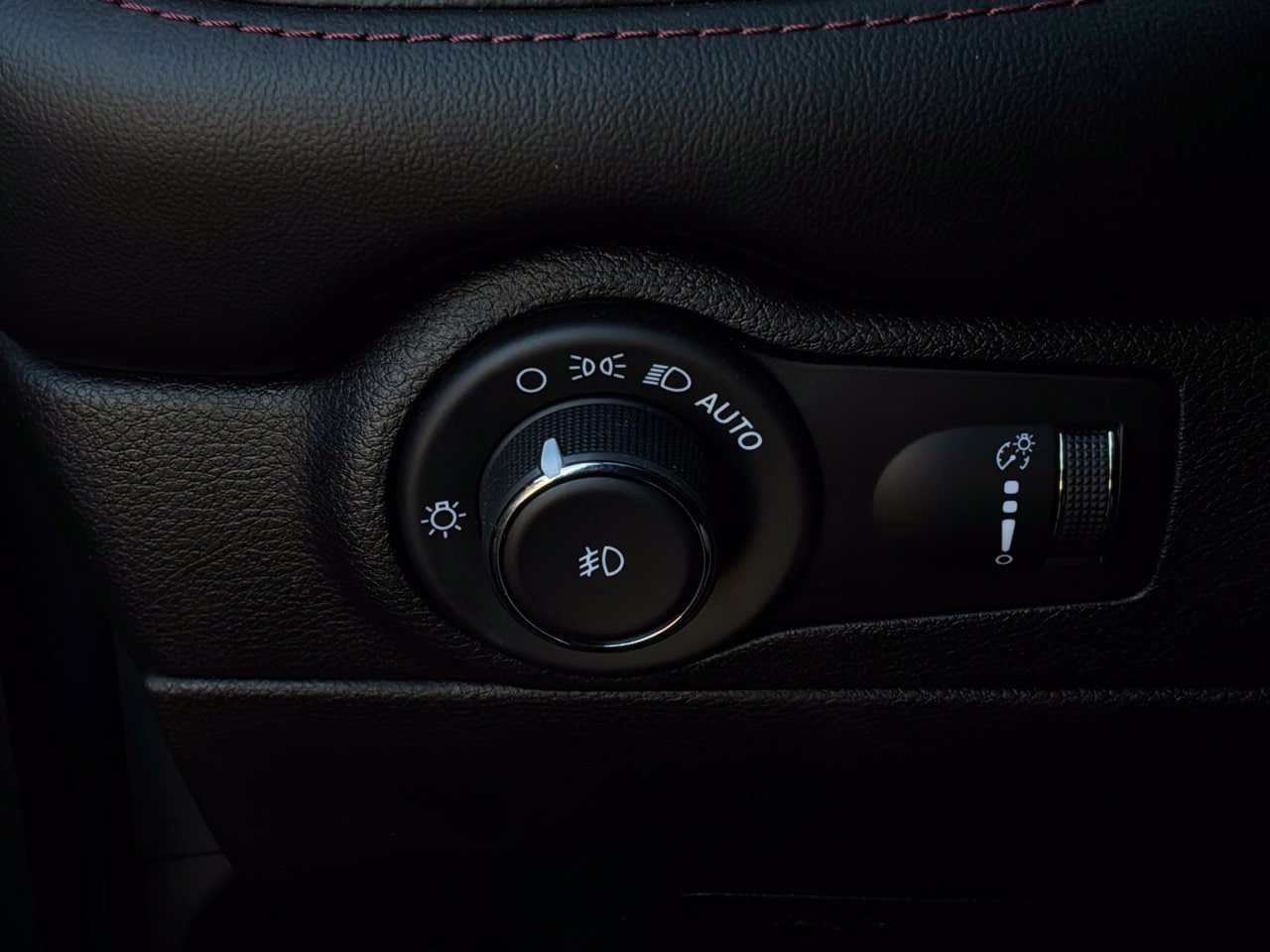 Used 2021 Dodge Durango R/T w/ Technology Group RWD image 33