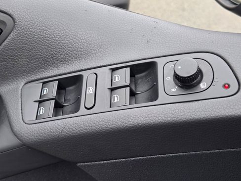 Used 2012 Volkswagen Tiguan LE FWD image 22