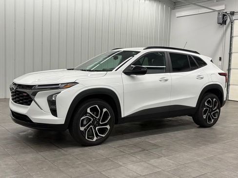 Used 2025 Chevrolet Trax RS w/ Driver Confidence Package image 5