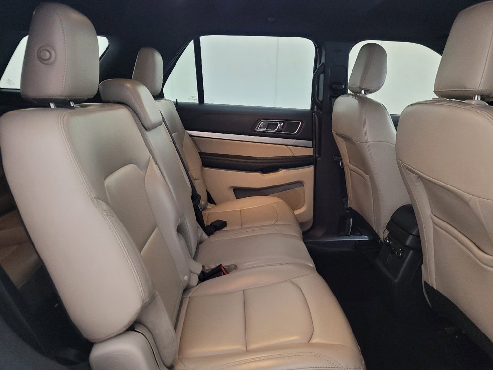 Used 2019 Ford Explorer XLT w/ Equipment Group 202A AWD/4WD image 19