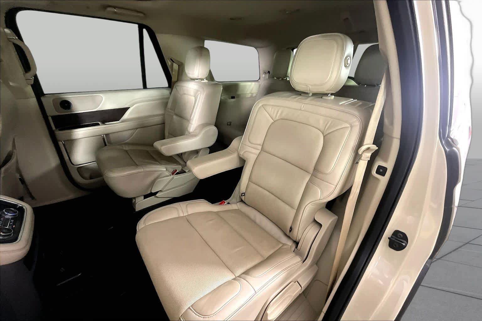 Used 2018 Lincoln Navigator Select w/ Cargo Package RWD image 18