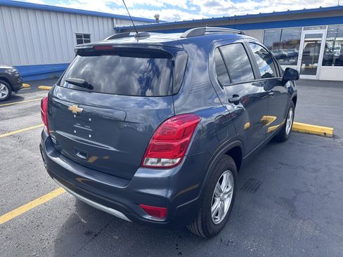 Used 2022 Chevrolet Trax LT w/ LT Convenience Package image 4