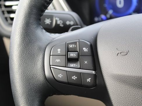 Used 2020 Ford Escape Titanium image 17