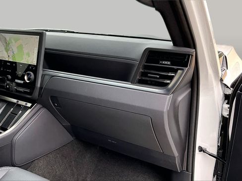 Used 2025 Lexus GX 550 w/ Accessory Package (2T) AWD/4WD image 19