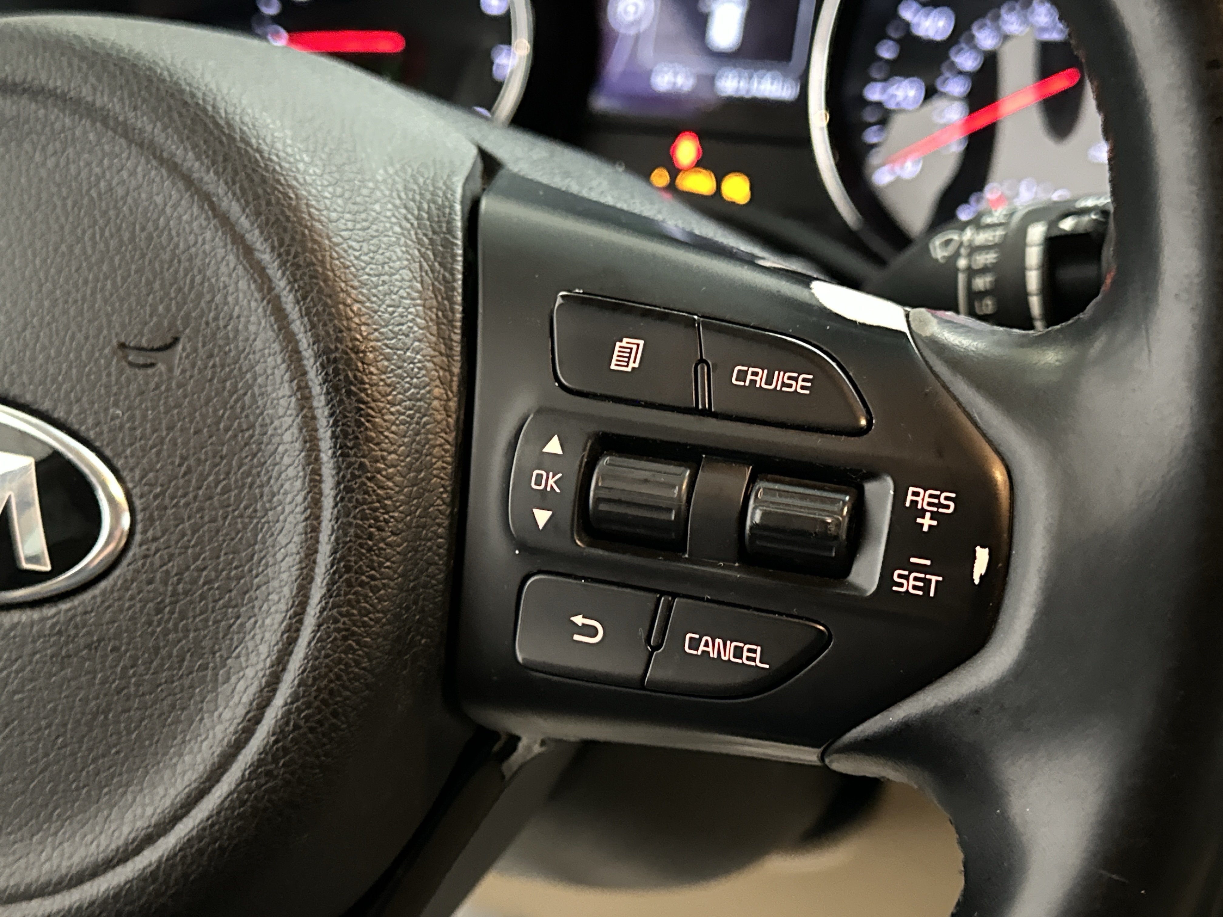 Used 2017 Kia Sedona LX w/ LX Essentials Premium Package FWD image 27