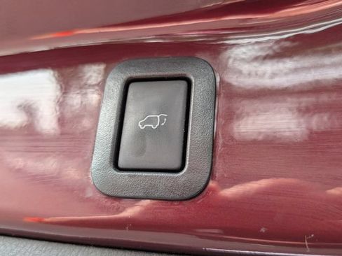 Used 2019 Toyota Highlander XLE AWD/4WD image 15