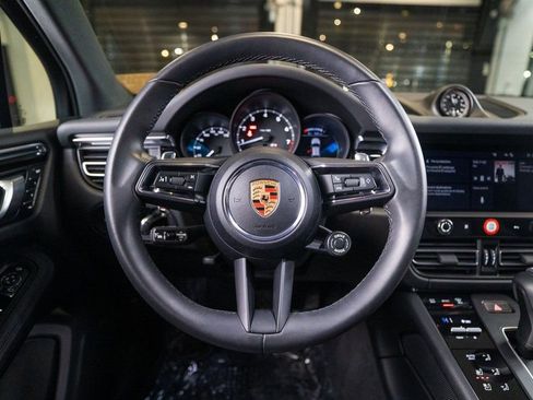 Certified 2025 Porsche Macan AWD/4WD image 32
