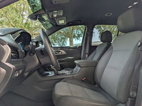 Used 2023 Chevrolet Traverse LT FWD image 17