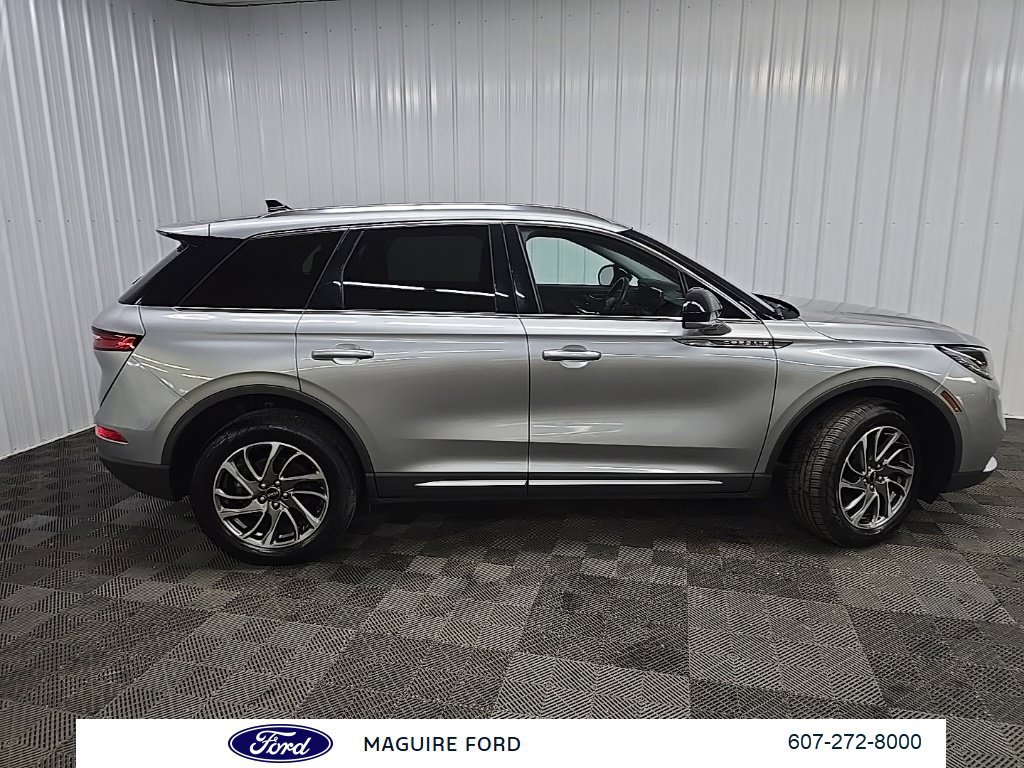 Used 2022 Lincoln Corsair AWD w/ Equipment Group 101A image 2