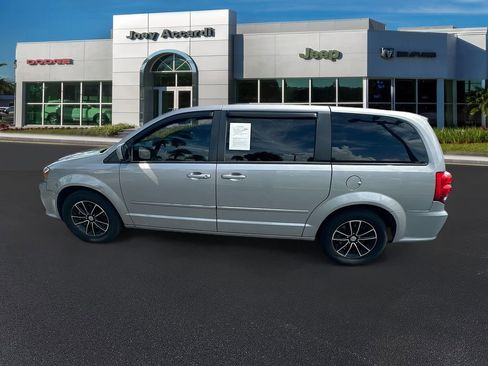 Used 2017 Dodge Grand Caravan SXT w/ Blacktop Package image 4