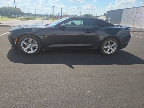 Used 2019 Chevrolet Camaro LT RWD image 6