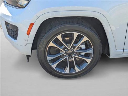 Used 2023 Jeep Grand Cherokee Overland w/ Adv Protech Group III image 24