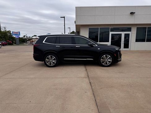 Used 2021 Cadillac XT6 Premium Luxury w/ Platinum Package AWD/4WD image 2