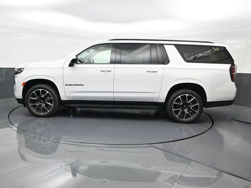 Used 2024 Chevrolet Suburban RST RWD image 2