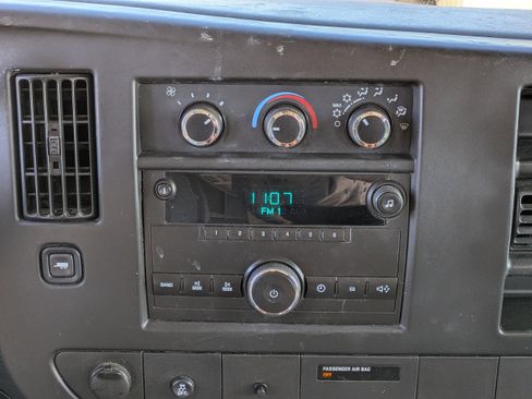 Used 2014 Chevrolet Express 1500 image 17