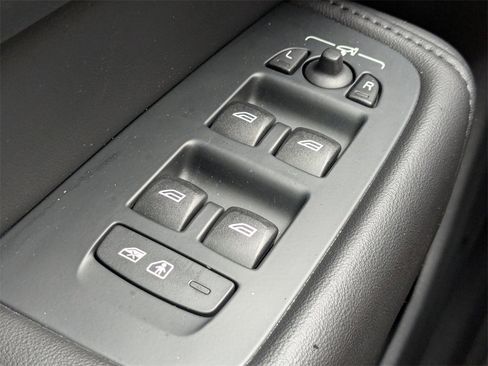 Used 2023 Volvo XC60 B5 Plus w/ Protection Package image 25