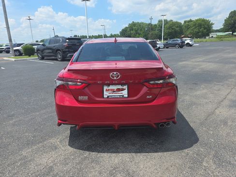 Used 2021 Toyota Camry SE FWD image 7
