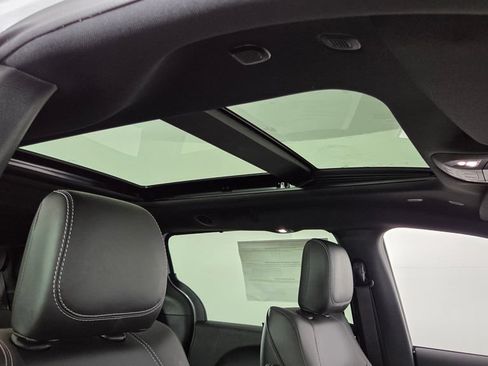 New 2026 Chrysler Pacifica Select FWD image 36