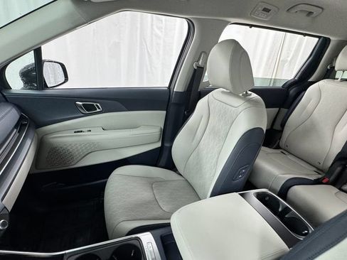 New 2026 Kia Carnival EX FWD image 13