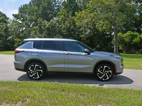 Used 2024 Mitsubishi Outlander SE Black Edition AWD/4WD image 5