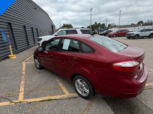 Used 2017 Ford Fiesta SE FWD image 4