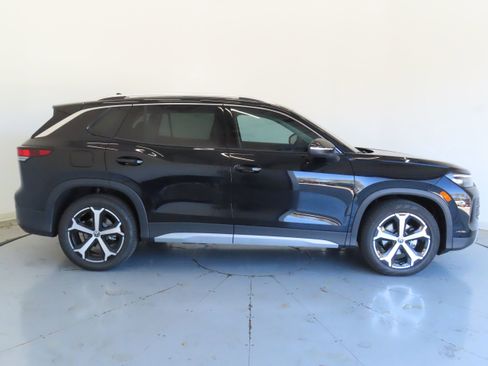 New 2026 Volkswagen Tiguan SE image 2