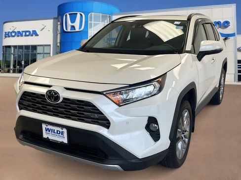 Used 2020 Toyota RAV4 Limited image 4
