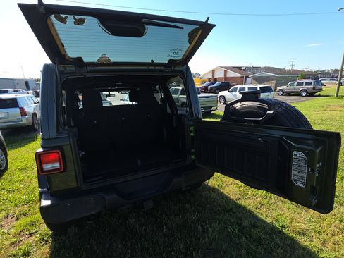 Used 2023 Jeep Wrangler Unlimited Sport w/ Sun And Sound Package AWD/4WD image 14