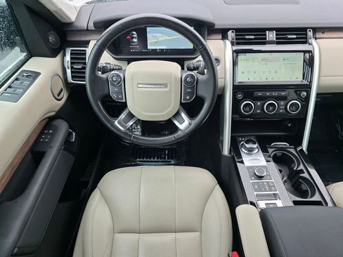 Used 2018 Land Rover Discovery HSE AWD/4WD image 2
