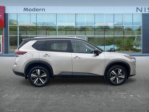 Certified 2025 Nissan Rogue SL w/ Tech Package AWD/4WD image 4