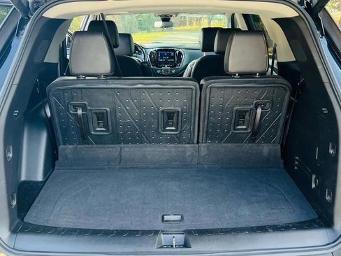 Used 2021 Chevrolet Traverse LT w/ LT Premium Package image 24