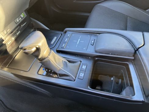 Used 2019 Lexus ES 300h w/ Premium Package FWD image 28