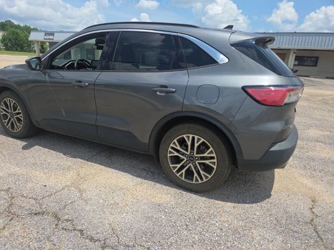 Used 2022 Ford Escape SEL w/ Technology Package FWD image 6