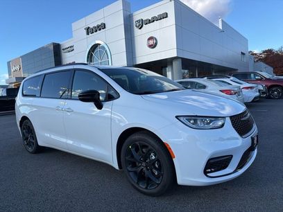 New 2026 Chrysler Pacifica Select w/ S Appearance Package