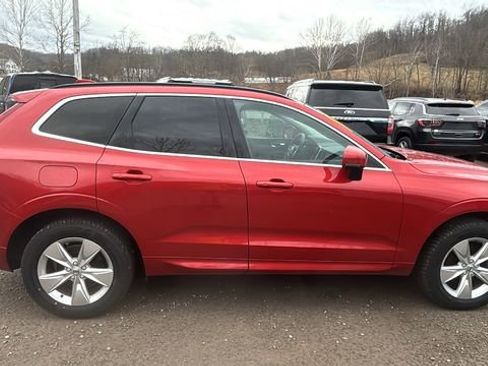 Used 2022 Volvo XC60 B5 Momentum image 14