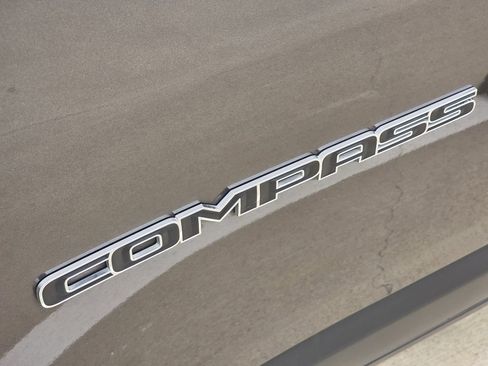 Used 2024 Jeep Compass Limited AWD/4WD image 8