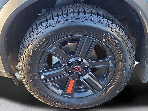 Used 2025 Nissan Rogue SV image 2