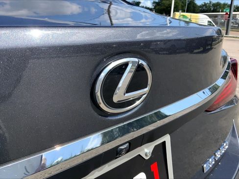 Used 2025 Lexus ES 350 w/ Premium Package FWD image 9